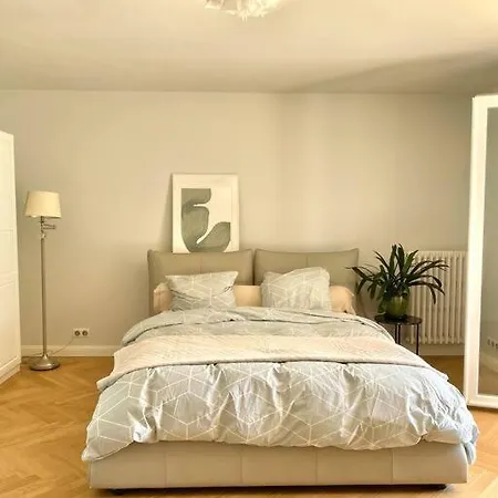 Rez De Jardin Dans Une Pinede Feriehus